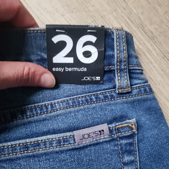 NWT Joe's Jeans Womens Easy Bermuda Mid-Rise Frayed Hem Cuffed Shorts 26 $168 - Picture 10 of 13